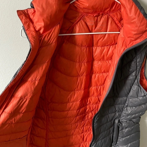 EUC Bernardo Goose Down Packable Puffer Vest Gray Size Small - Picture 5 of 8
